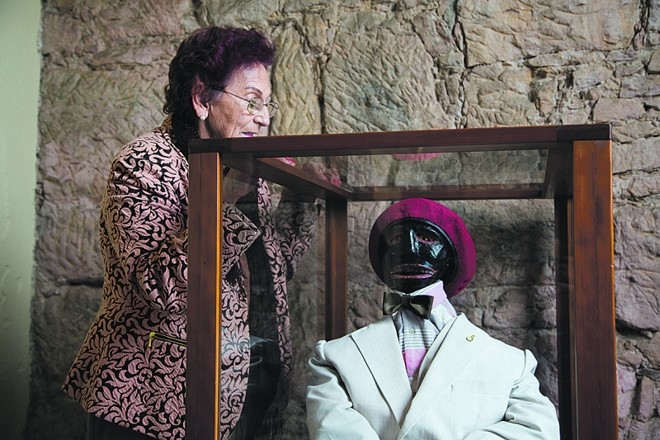 Dona Diorene Paraná olha com saudade para seu