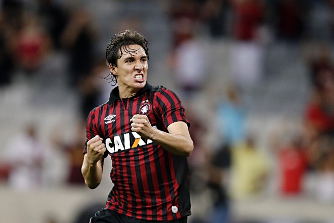 Cléo marcou os dois gols do Atlético sobre o Flamengo e elogiou os companheiros de ataque | 