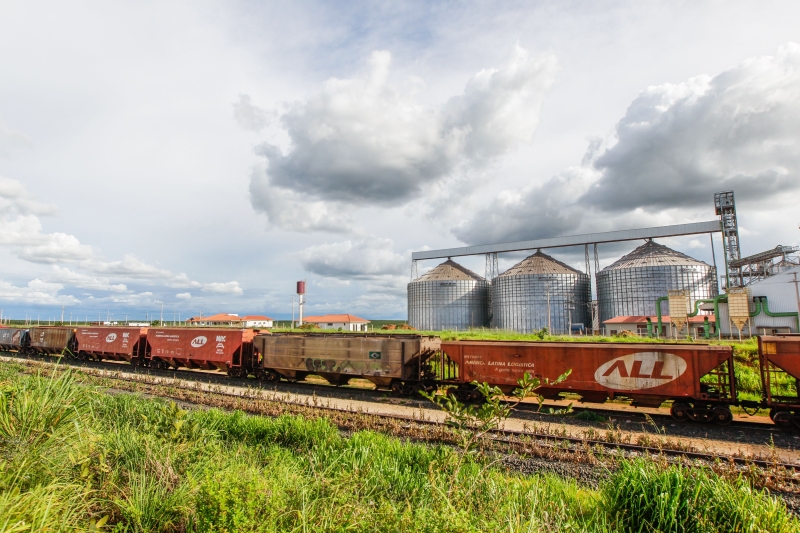 Ferrovia no MT: marco regulatório de setores como o de estradas de ferro e de portos ainda causa incertezas no setor privado | Daniel Castellano/Gazeta do Povo