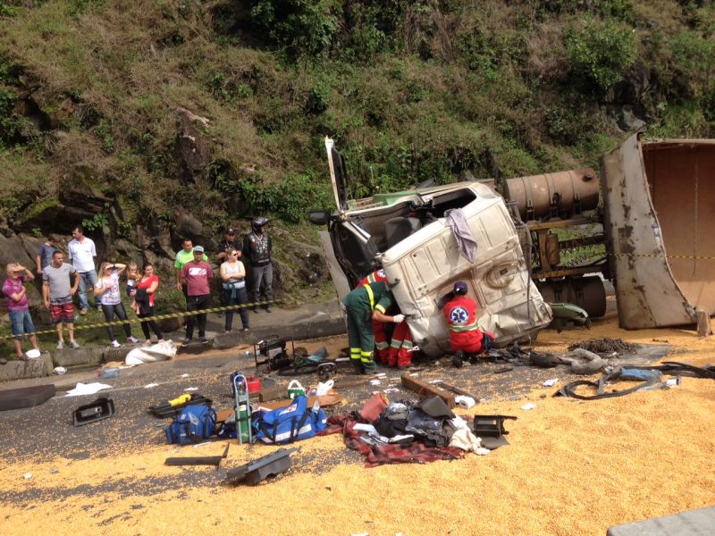 Veículo tombou por volta das 14h30, quando seguia em direção ao Litoral | Jorge Olavo/Arquivo Pessoal