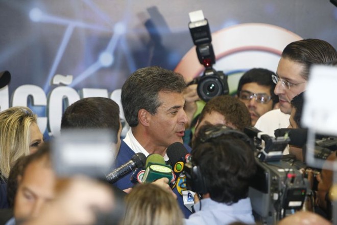 Governador Beto Richa dá entrevista no TRE |