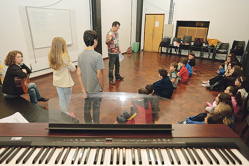 Coral Brasileirinho, uma das formações do Conservatório de MPB que está em risco | César Machado/Gazeta do Povo