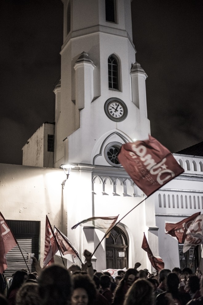 Festa pela reeleição da presidente ocorreu em vários pontos do Centro da capital paranaense | 