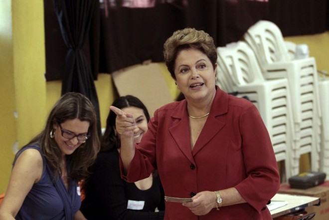 Dilma durante a votação nesse domingo (26) |