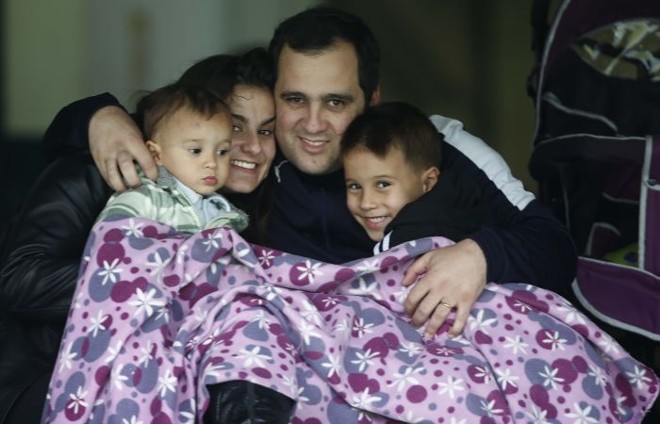 Família levou cobertor para ver a vitória do Coritiba sobre o Atlético |