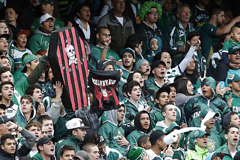 Torcida do Coritiba fez a festa na vitória sobre o Atlético | Albari Rosa / Gazeta do Povo