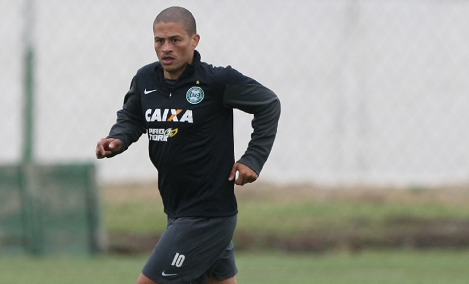 Alex já anunciou a aposentadoria após o Brasileiro | Aniele Nascimento/ Gazeta do Povo