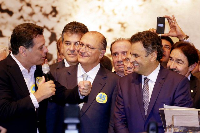 Aécio Neves em ato político com aliados em Brasília na quarta-feira. Entre eles, o governador Beto Richa. | Igo Estrela/ Divulgação