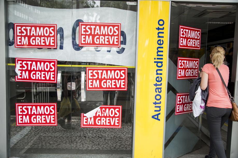 Bancários estão em greve desde a última terça-feira em todo o país. | Henry Milleo/Gazeta do Povo