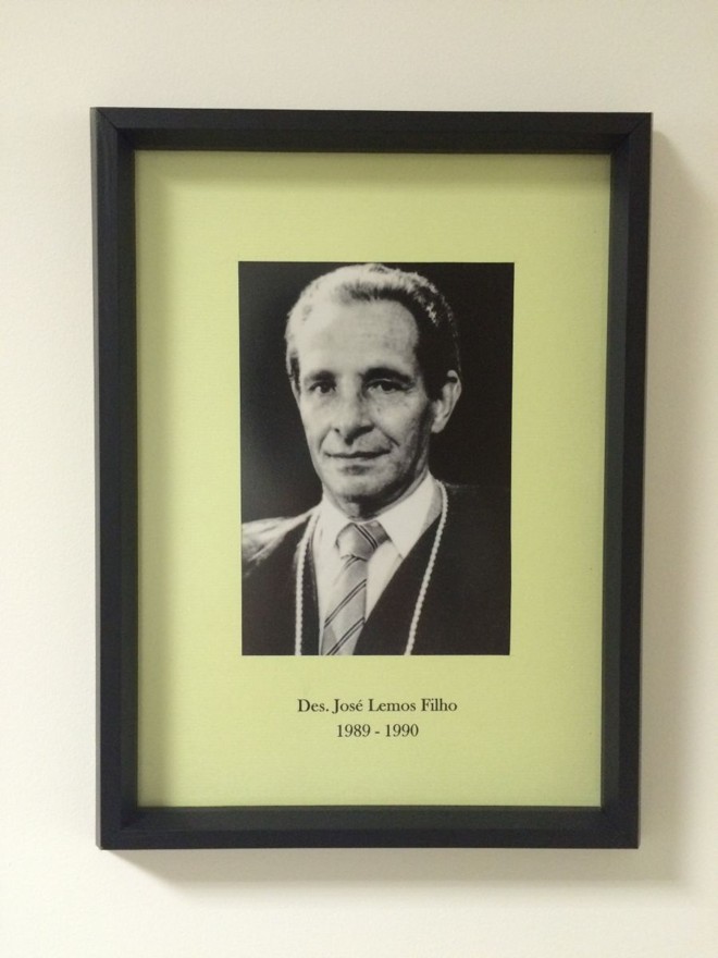 Des. José Lemos FilhoIniciou sua carreira na magistratura quando foi nomeado juiz de direito substituto em 1954. Em 1975 foi nomeado para o Tribunal de Alçada. Para o cargo de desembargador foi nomeado em maio de 1979 e exerceu a vice-presidência do Tribunal de Justiça do Paraná no biênio 1989 a 1990. Pertencente à Associação dos Diplomados da Escola Superior de Guerra (ADESG). Faleceu no dia 29 de junho de 2007, em Curitiba. |