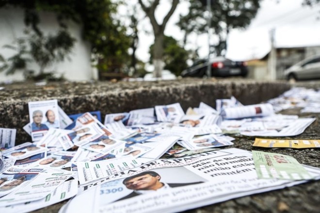 Local de votação do candidato Beto Richa (PSDB), o Colégio Estadual Amâncio Moro, no Jardim Social, também sofreu com o problema | 