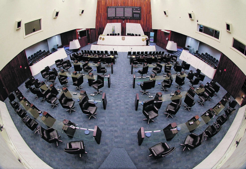 O plenário da Assembleia será ocupado por 54 parlamentares de 17 partidos. Em 2010, foram eleitos deputados de 14 legendas | Daniel Castellano/ Gazeta do Povo