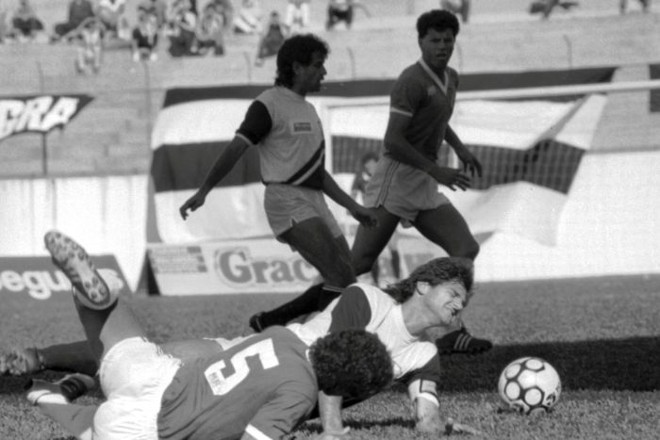 Uma das últimas partidas da história do Pinheiros: derrota por 2 a 1 para o Operário (MT) |
