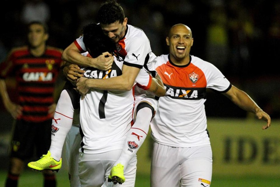 Vitória comemora gols contra o Sport | Marlon Costa / Futurapress/Folhapress