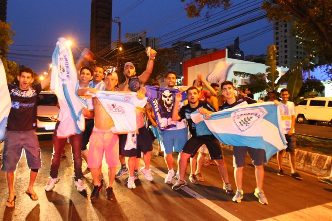Torcida do Tubarão tomou conta das ruas com a festa pelo acesso à Série C | 