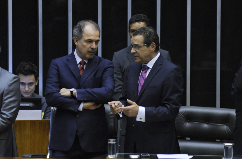 Mercadante com Henrique Alves: Planalto quer evitar a votação da pauta bomba que impactaria nas contas do governo | Laycer Tomaz/ Câmara dos Deputados/Arquivo