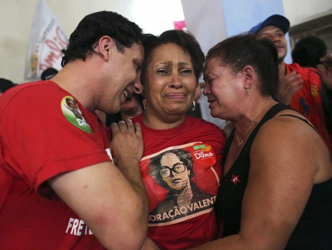 Militantes do Movimento dos Sem-Teto emocionam-se com a vitória de Dilma Rousseff | 