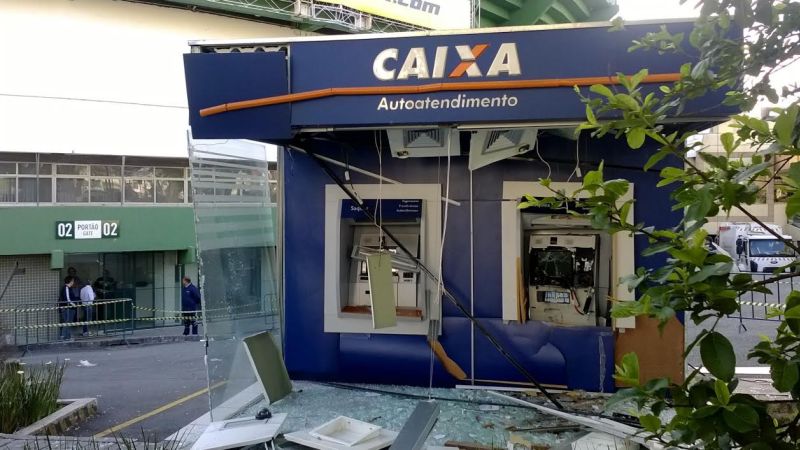 Explosão foi no estacionamento do estádio | Aniele Nascimento/ Agência de Notícias Gazeta do Povo