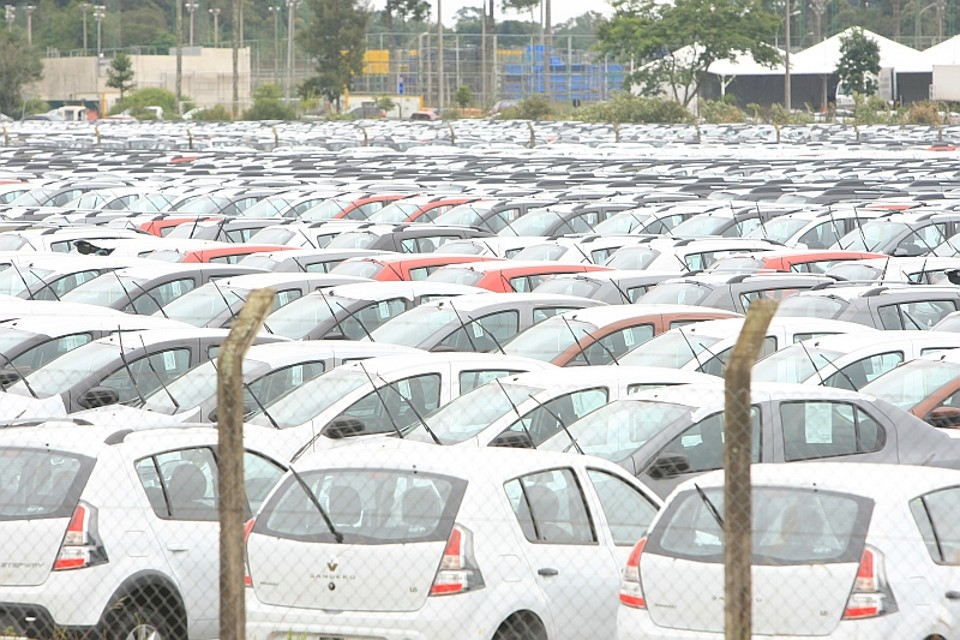 Setor de automóveis foi um dos que tiveram a pior queda no faturamento da indústria paranaense em agosto, comparado ao mesmo mês de 2013 | Ivonaldo Alexandre / Agência de Notícias Gazeta do Povo