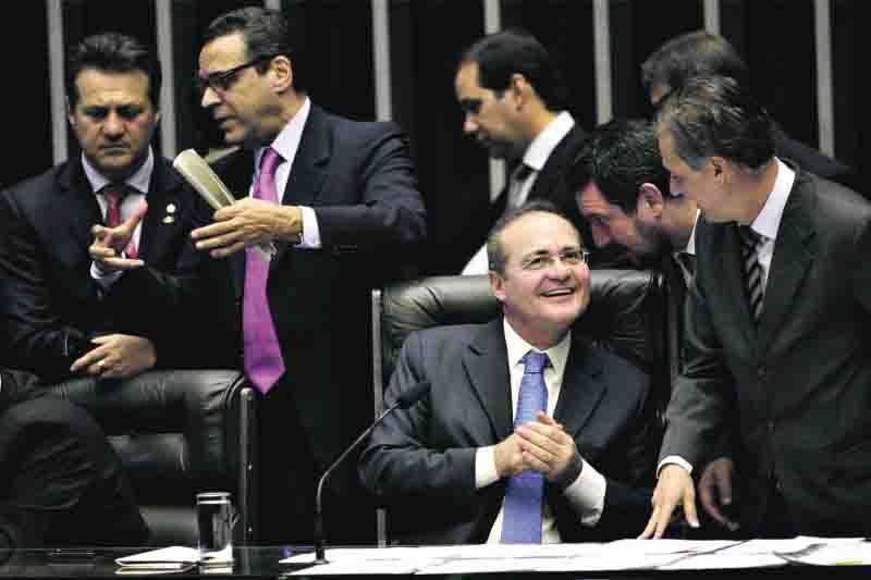 Metade dos dez senadores candidatos à reeleição saiu vitoriosa ontem. O PMDB, de Renan Calheiros, mantém a maioria no Senado | Ueslei Marcelino/ Reuters