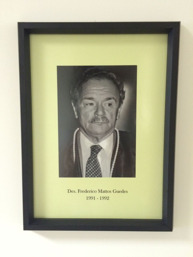 Des. Frederico Mattos GuedesIniciou sua carreira na magistratura em 1953, como juiz substituto. Em 1970 foi nomeado para o Tribunal de Alçada, onde permaneceu até março de 1983, quando foi nomeado para exercer o cargo de desembargador. Presidiu o Tribunal Regional Eleitoral no biênio 1988/89. Exerceu a vice-presidência do Tribunal de Justiça do Paraná no biênio de 1991/92. Aposentou-se em 24 de abril de 1995. |