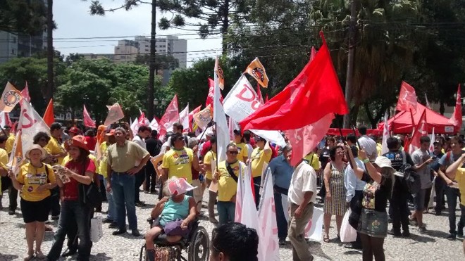 Militantes esperaram ansiosos chegada da presidente |