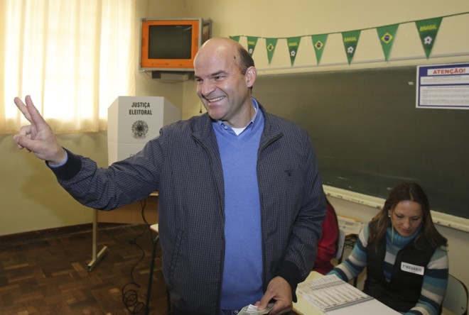 Marcelo Almeida (PMDB), candidato ao Senado,votouem Curitiba |