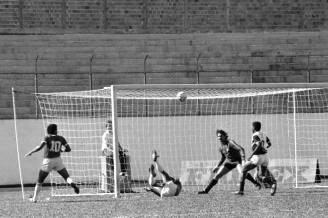 Uma das últimas partidas da história do Pinheiros: derrota por 2 a 1 para o Operário (MT) |