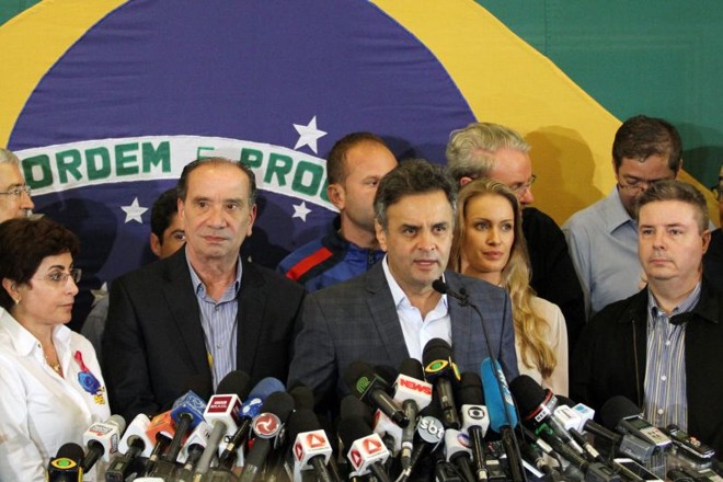 Candidato do PSDB discursa após a vitória da concorrente do PT |