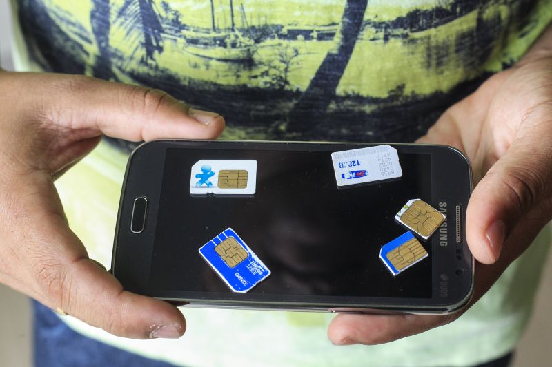 Segundo o sindicato das operadoras, a conta média mensal do brasileiro no plano pré-pago é de R$ 20 | Daniel Castellano/Gazeta do Povo.