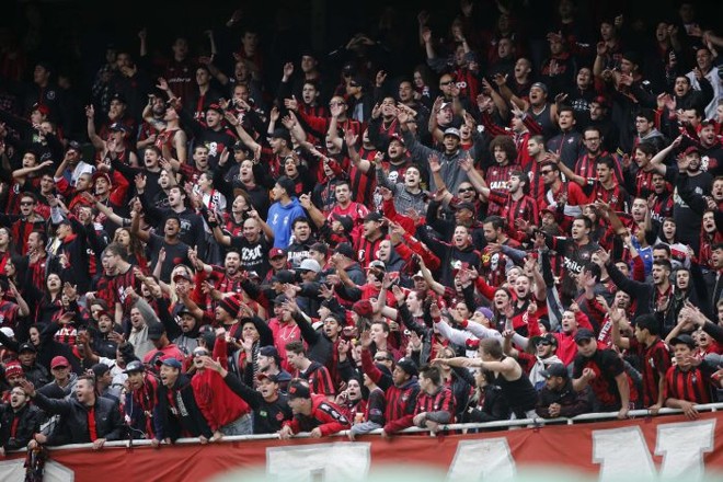 Torcida do Atlético marcou presença no Atletiba após a polêmica dos ingressos durante a semana |