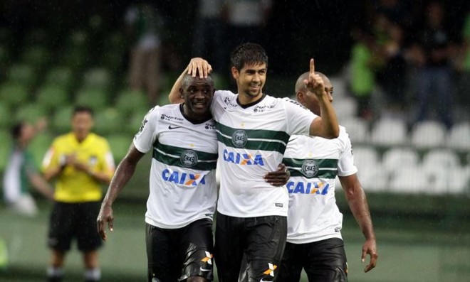 Leandro Almeida marcou o gol que abriu o placar na partida deste sábado (25) |