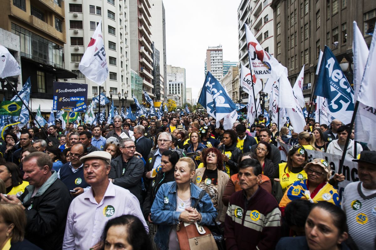 Segundo a organização, cerca de mil pessoas participaram do evento  no Facebook, mais de 17 mil haviam confirmado presença | André Rodrigues/Gazeta do Povo