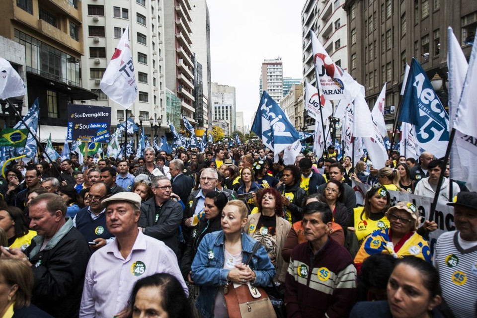 Segundo a organização, cerca de mil pessoas participaram do evento  no Facebook, mais de 17 mil haviam confirmado presença | André Rodrigues/Gazeta do Povo