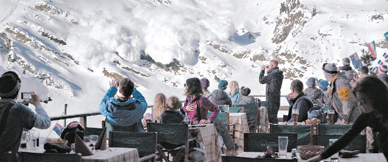 Em Força Maior, um pai tem um colapso emocional após abandonar sua família em um momento de risco | Magnolia Pictures