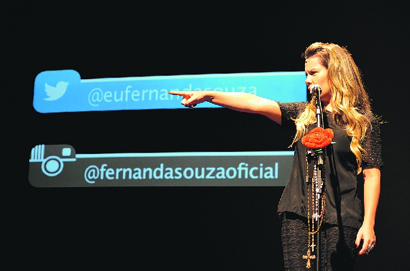 Fernanda Souza traz espetáculo de notas autobiográficas | Saulo Marqks/Divulgação