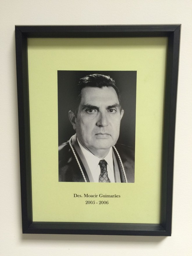 Des. Moacir GuimarãesIniciou sua carreira na magistratura em junho de 1964, após concurso para juiz substituto. Em 1984, criou e instalou no Paraná a Comissão Estadual Judiciária de Adoção