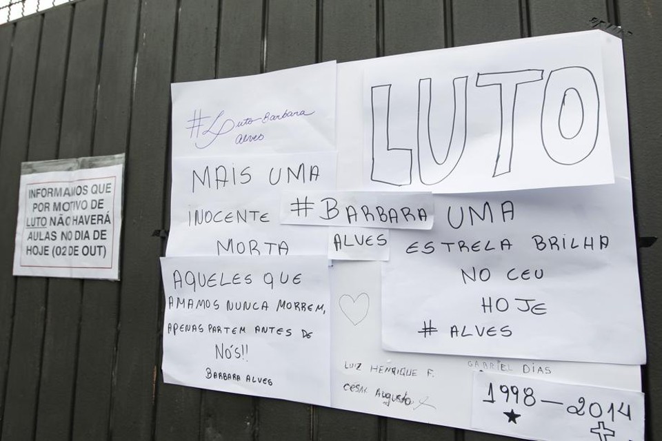 Escola fechada no Santa Cândida. Luto pela morte da estudante | Antonio More/Agência de Notícias Gazeta do Povo