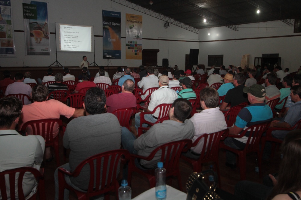Palestra sobre mercado apontou tendência global nas cotações da soja. | Fotos: Christian Rizzi/gazeta Do Povo