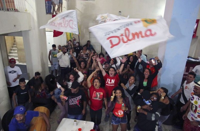 Em São Paulo, grupo comemora a reeleição da petista | 