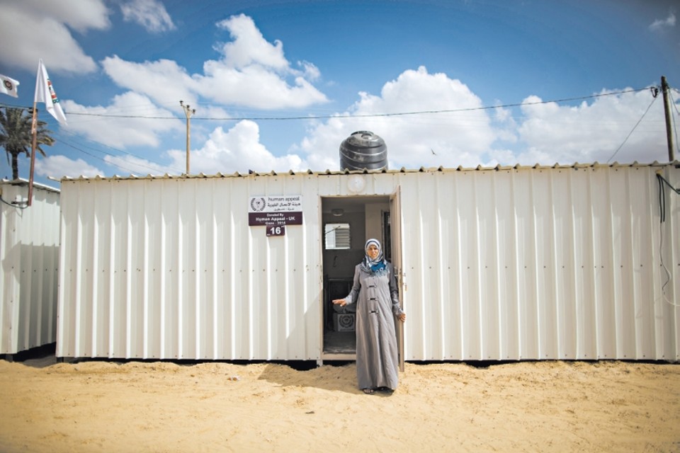 Mais da metade das três mil casas de Khuzaa foi destruída ou danificada. Nedaa Najjar vividas em trailers | Wissam Nassar /The New York Times