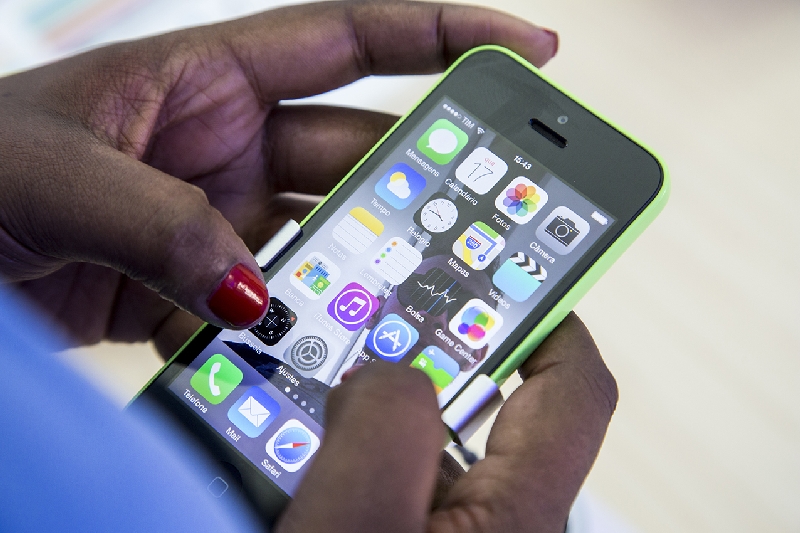 Desde que em modo avião, smartphone poderá ficar ligado | Brunno Covello / Gazeta do Povo