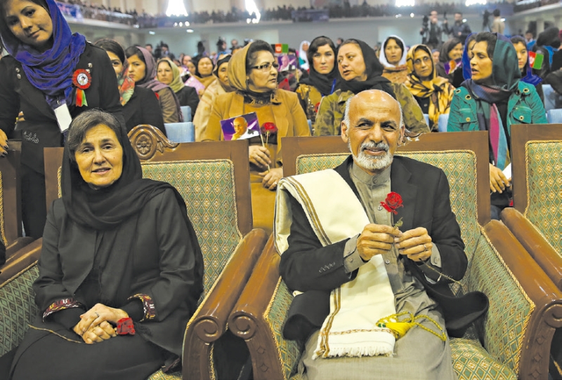 O presidente Ashraf Ghani do Afeganistão com a esposa, Rula. Ele anunciou que ela defenderá as mulheres, crianças e os desalojados | Massoud Hossaini/Associated Press