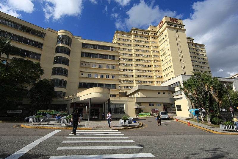 O contrato confirma todos os compromissos assumidos pela Reitoria da UFPR em relação aos dois hospitais e aos 916 colaboradores Funpar-HC | Ivonaldo Alexandre / Agência de Notícias Gazeta do Povo