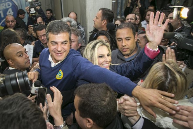 Governador Beto Richa comemora a reeleição após a proclamação do resultado no TRE |