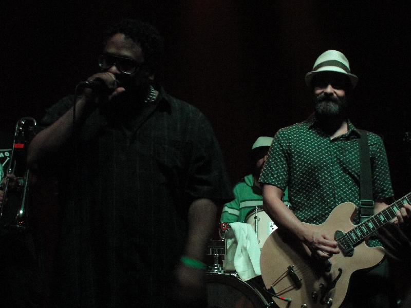 Rapper carioca e Cris Scabello, guitarrista da banda paulista | Felipe Gollnick/Defenestrando