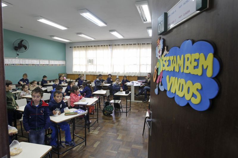 De 6,4 em 2011 para 7,4 em 2013, colégio do Uberaba alia bom desempenho a opções pedagógicas sólidas: espaço da leitura é valorizado | Antônio More