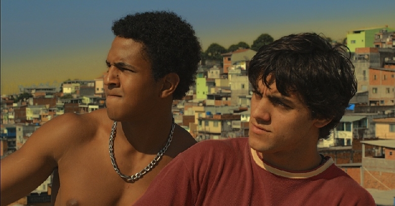 Apesar das boas histórias, tom institucional, roteiro superficial e edição de videoclipe atrapalham o longa Na Quebrada | Divulgação