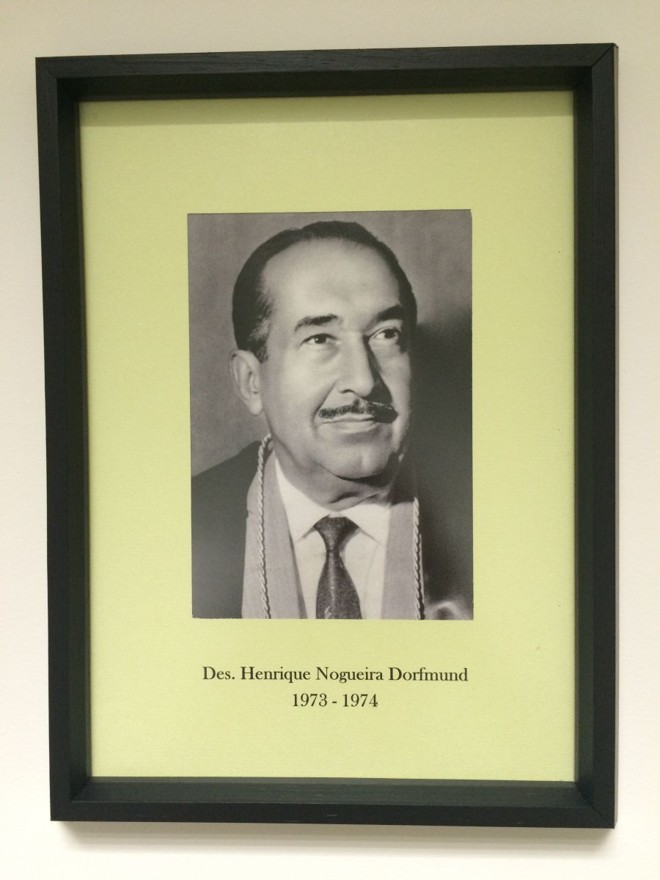 Des. Henrique Nogueira DorfmundIniciou sua carreira profissional como promotor público em Foz do Iguaçu em 1939. Após a aprovação em concurso, em novembro de 1945, foi nomeado juiz de direito. Em 1957, foi removido para a capital, sendo designado Auditor Militar do Estado do Paraná. Em maio de 1966 foi nomeado desembargador do TJ-PR. De 1968 a 1970 presidiu o Tribunal Regional Eleitoral. Eleito vice-presidente para o biênio 1973 a 1974, completou o mandato de presidente do Tribunal de Justiça, após o falecimento do desembargador Edmundo Mercer Junior, no exercício do cargo, em dezembro de 1974. Em seguida foi eleito presidente para o biênio de 1975/76. Aposentou-se, a pedido, em 11 de abril de 1979. Faleceu em 3 de junho de 1985. |