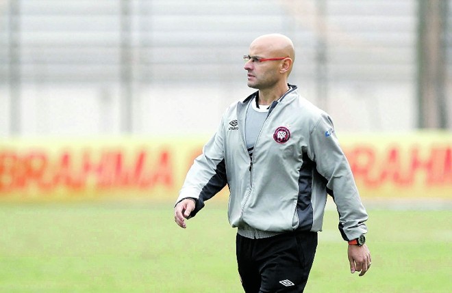 Leandro Ávila, técnico com 2 vitórias, 2 empates e 1 derrota no Brasileiro |